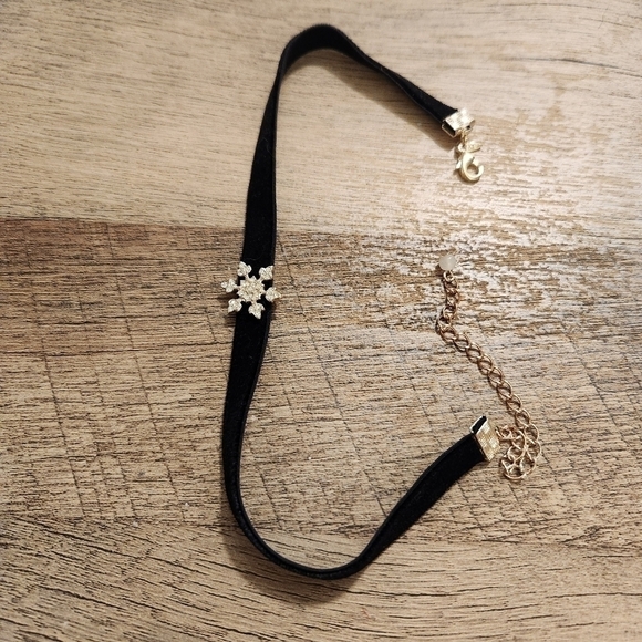 Avon Jewelry - Avon Snowflake Choker Necklace